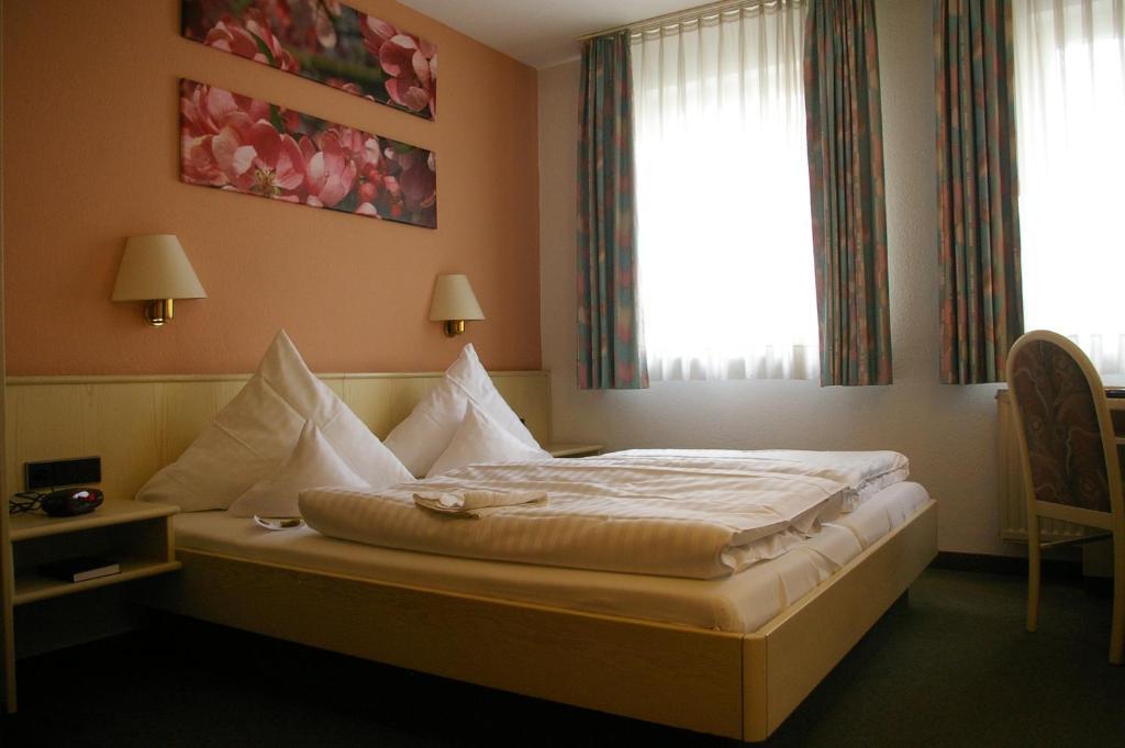 Zum Treuen Bartel Hotel Markgröningen Værelse billede